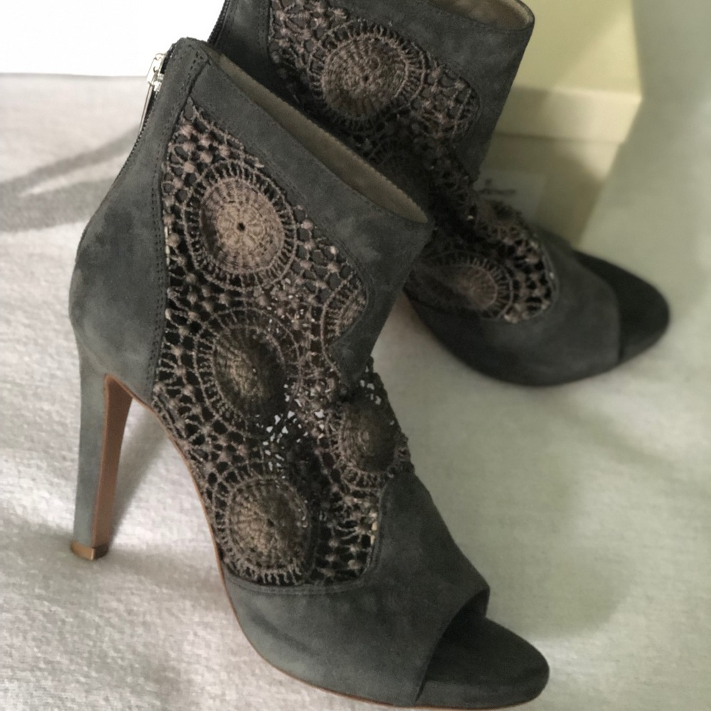 Latitude femme grey sued open toed heel